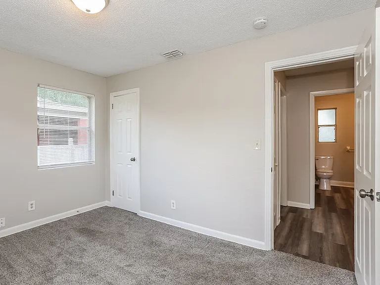 5528 Vernon Rd — Photo 10