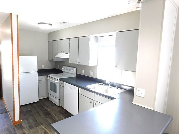 4th image of 821 Woodgate Dr #201