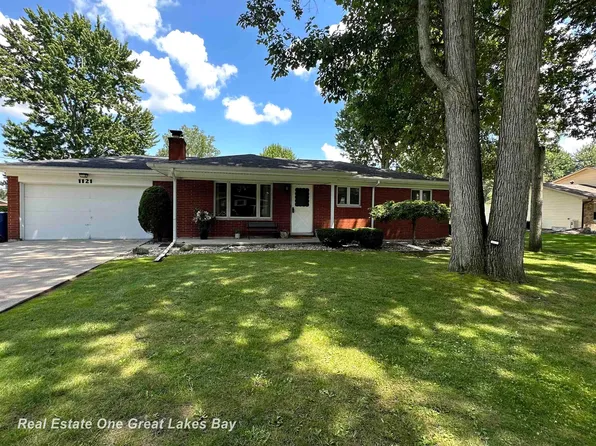 1121 Curwood Rd, Saginaw, MI 48609