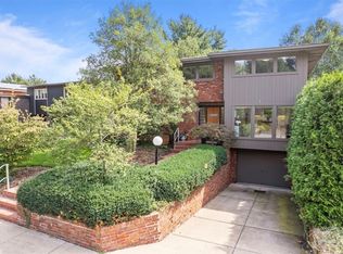132 Hartwood Dr, Pittsburgh, PA