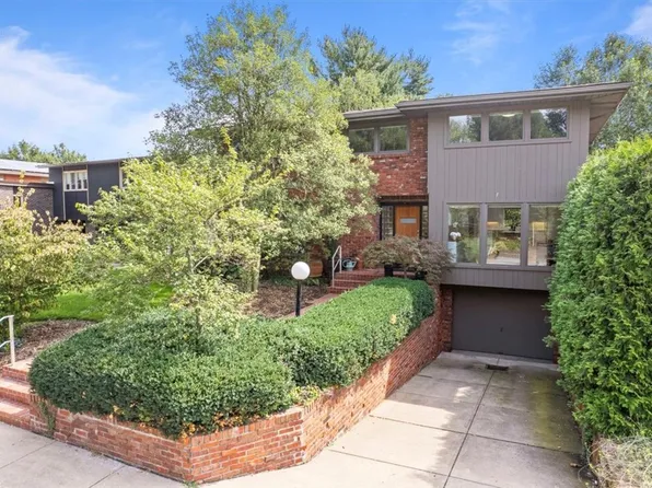 132 Hartwood Dr, Pittsburgh, PA 15208