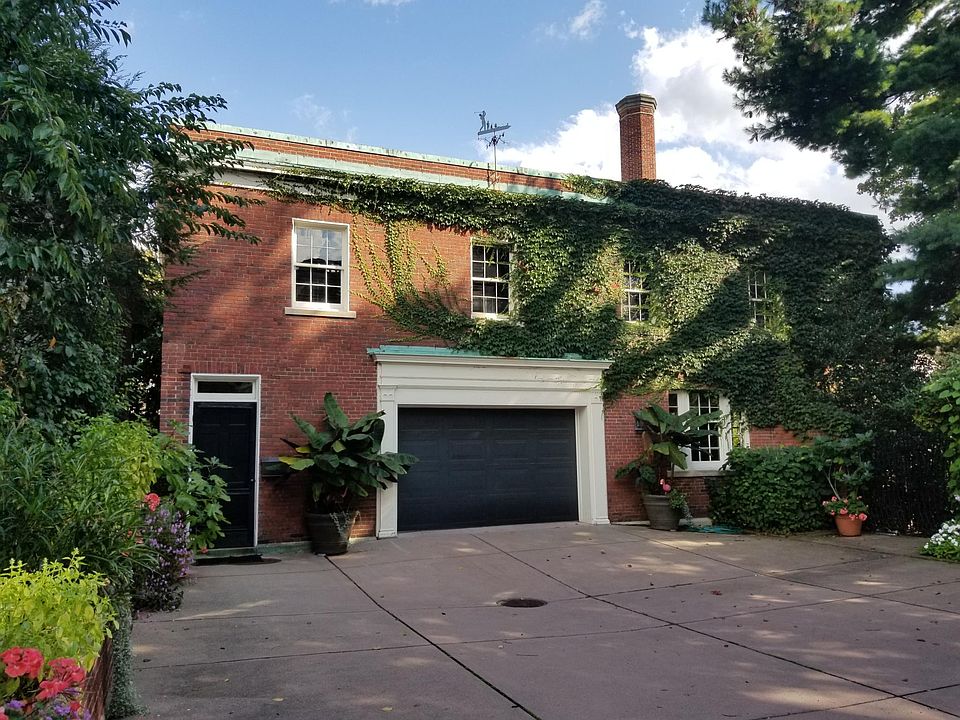 1st image of 33 Tudor Pl