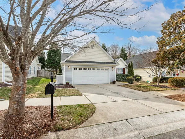 764 Cabin Branch Dr, Fuquay Varina, NC 27526