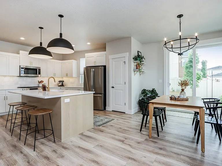 2032 E Presidential Dr — Photo 10
