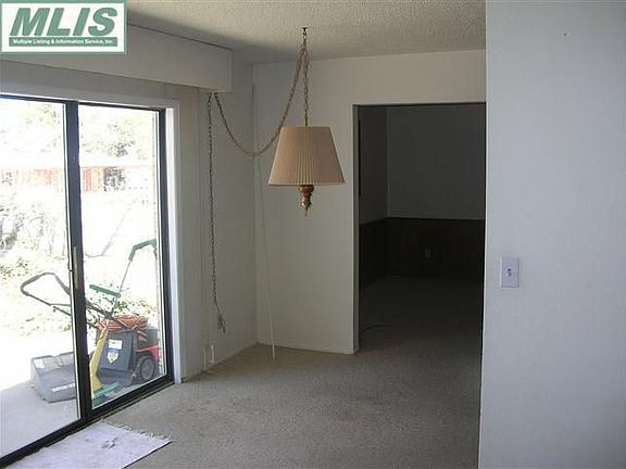 3rd image of 1960 Gladys Dr