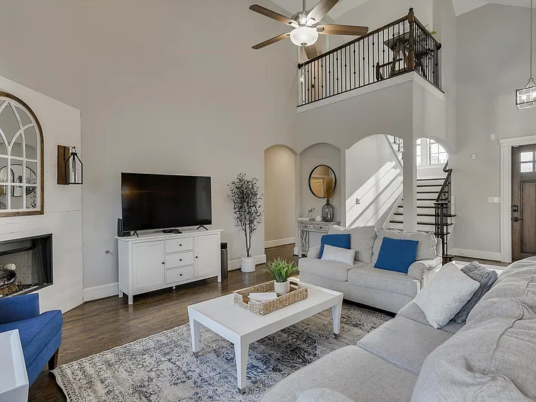 4713 Highgate Ln — Photo 8