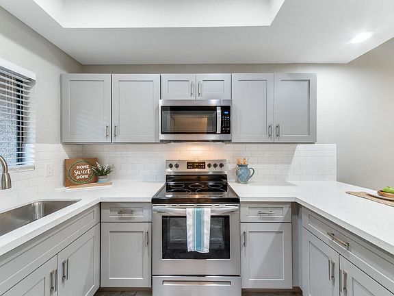 4th image of 11666 N 28th Dr Unit 157
