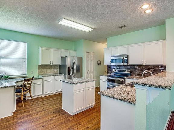 3rd image of 6204 Hillside Ln