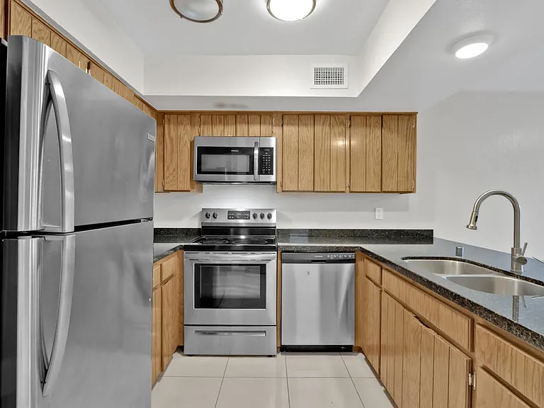 730 N Resler Dr #B — Photo 22