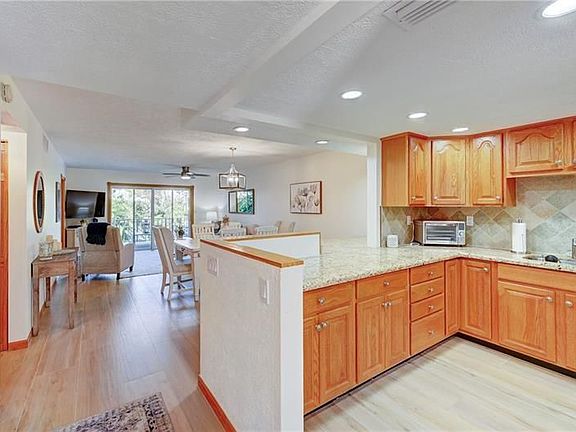 4th image of 4629 Poinciana St APT 203
