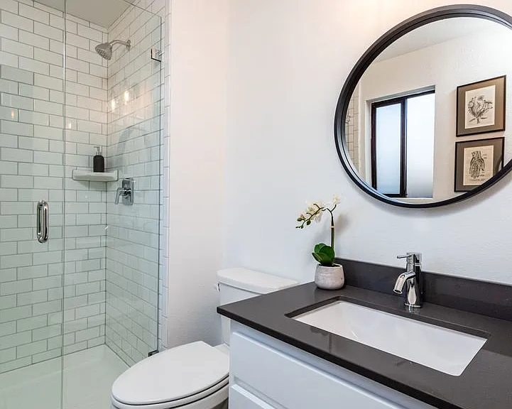 2410 Dexter Ave N #102 — Photo 13