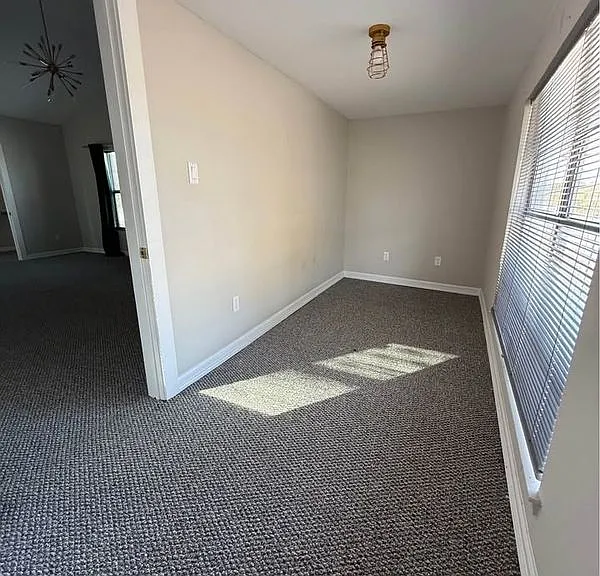 233 S Iowa Ave — Photo 8