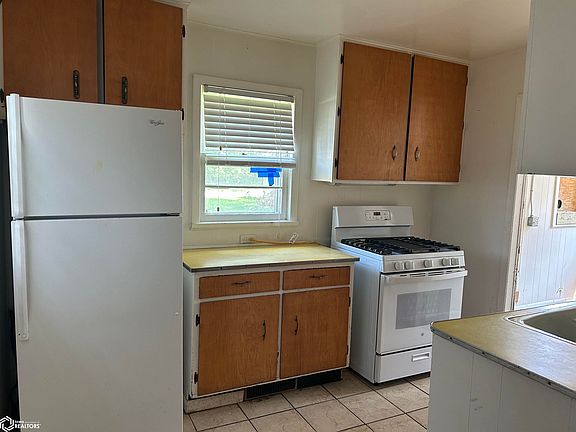 5th image of 1221 Avenue G