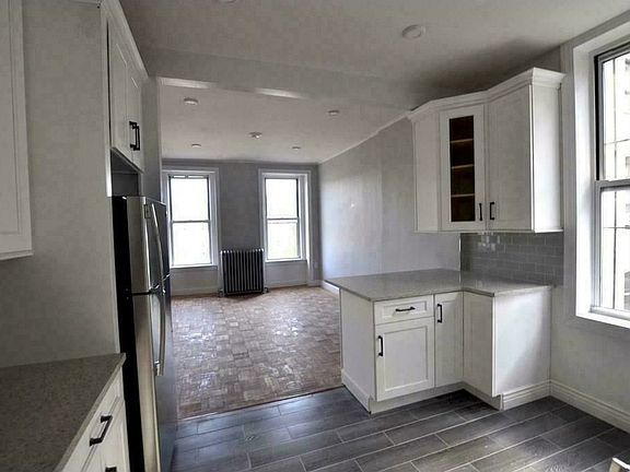3rd image of 681 Willoughby Ave #3