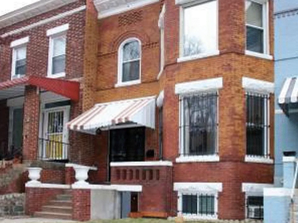 25 V St NE #1