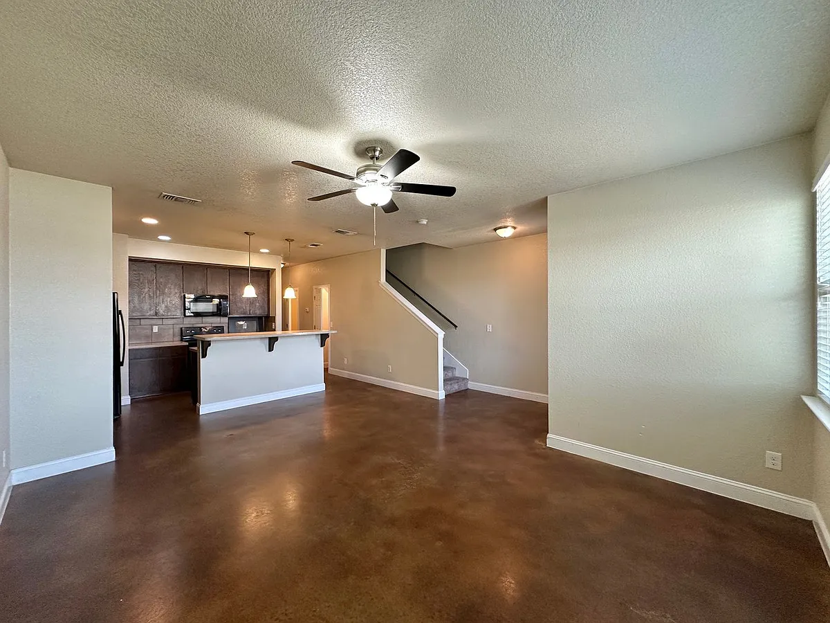 Building Photo - 2328 Verna Lee Blvd