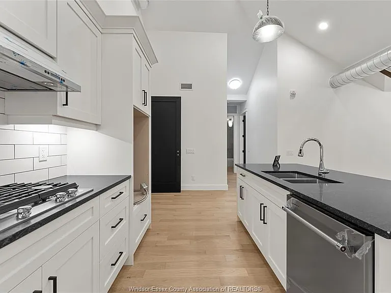 247 Brock St #403 — Photo 6
