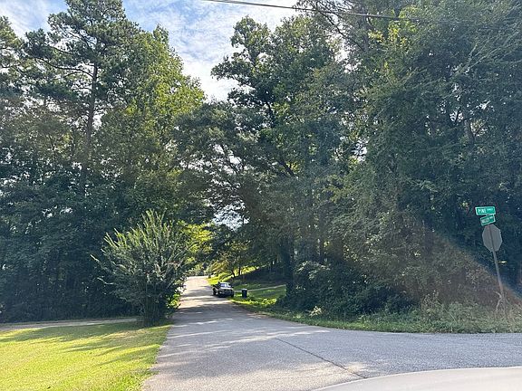 4th image of 150 Valley Dr