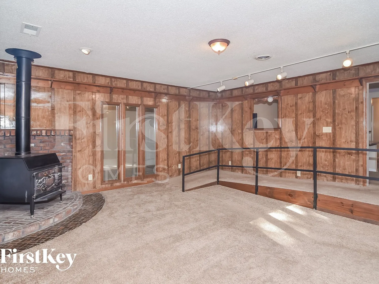 3 bed, 1.5 bath, 1719 sqft, $1,445 — Photo 3