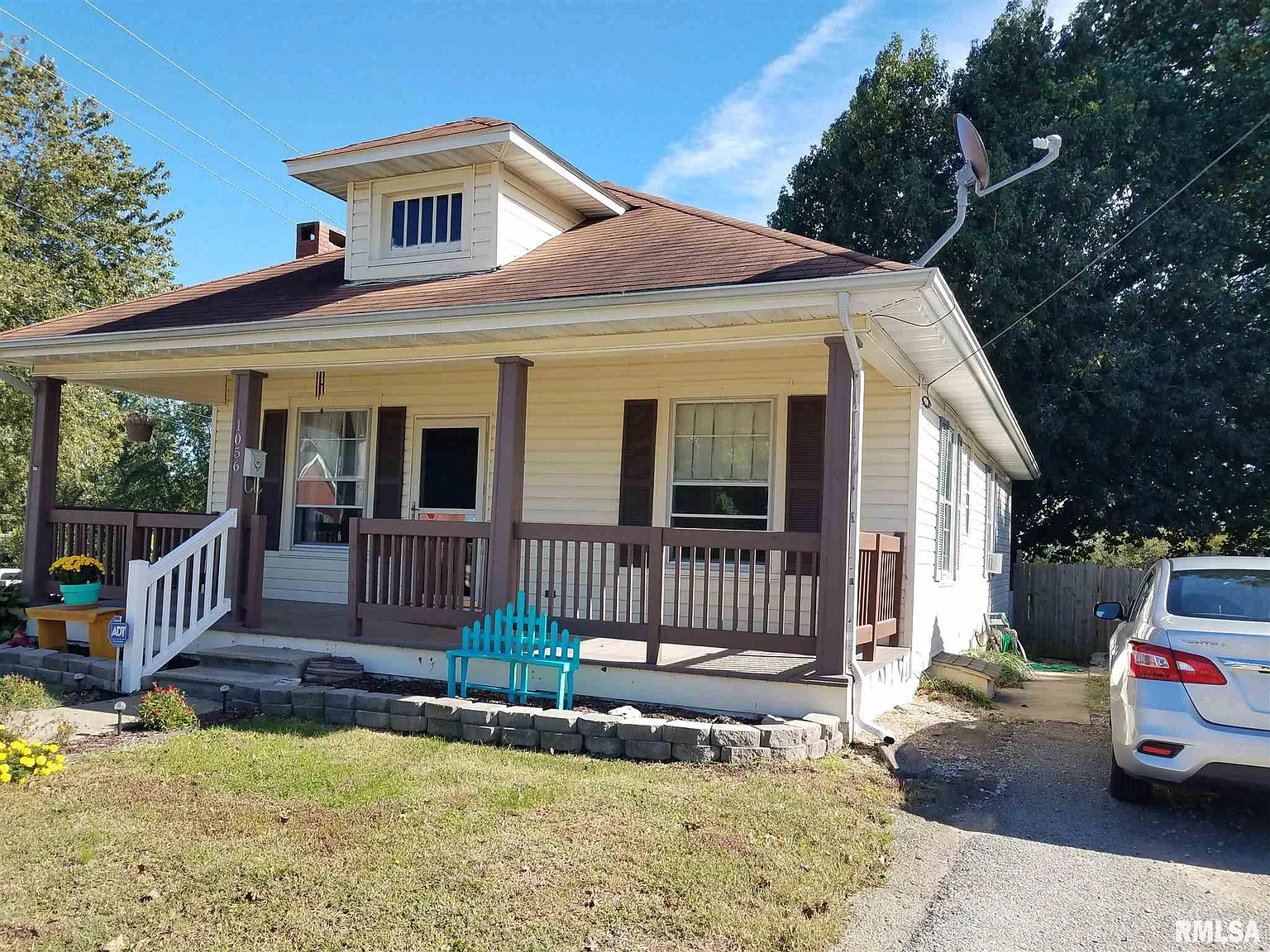 1056 George St photo 1