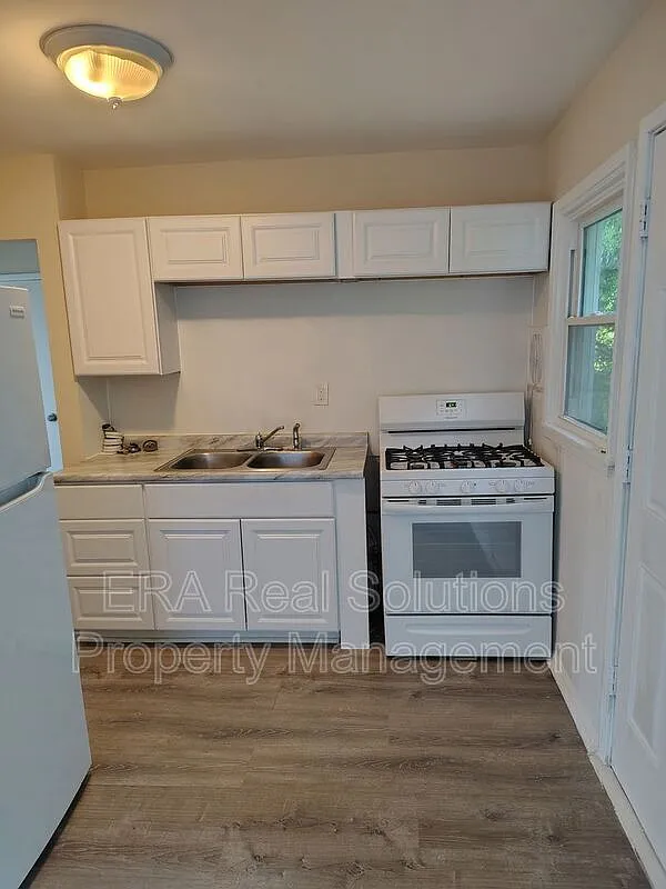 2 bed, 1.0 bath, 800 sqft, $1,550 — Photo 3