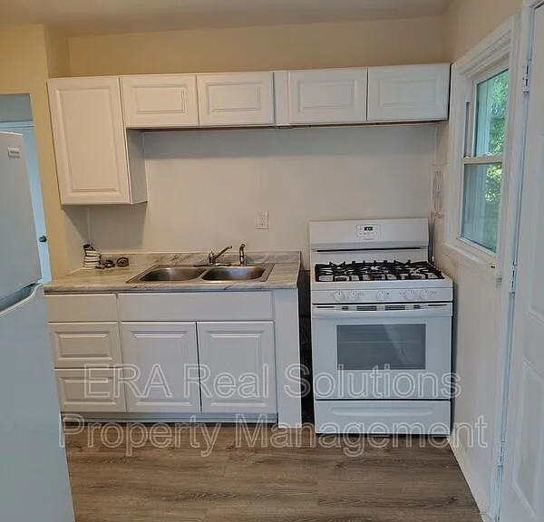 4245 Leeper St — Photo 3