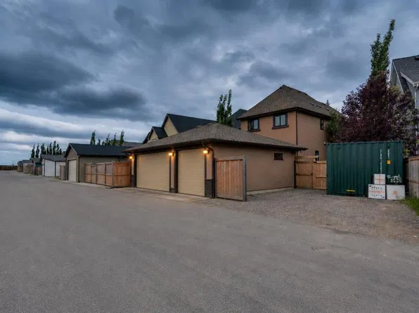 360 S Marquis Hts SE, Calgary, AB T3M 2A7