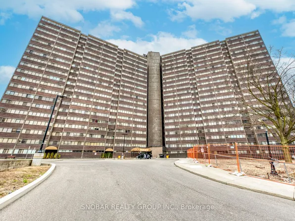 11 Wincott Dr #810, Toronto, ON M9R 2R9