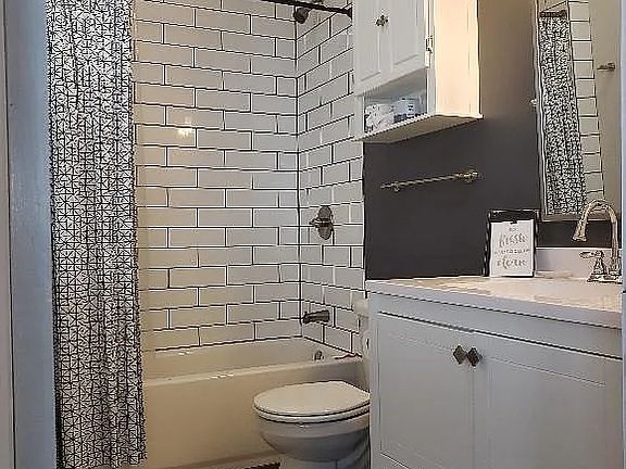 4th image of 1489 Elmwood Ave #1