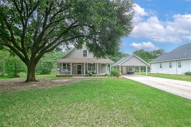 4 bed, 3.0 bath, 2284 sqft, $2,300 — Photo 2