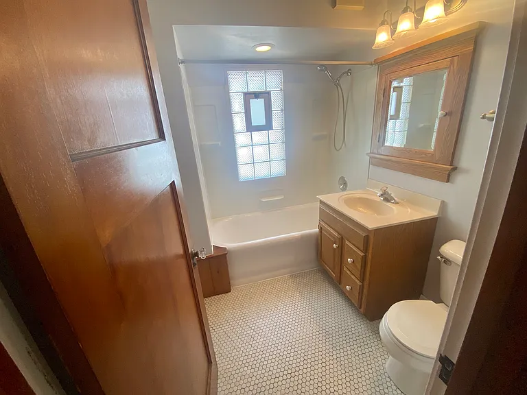 2576 N Murray Ave — Photo 6
