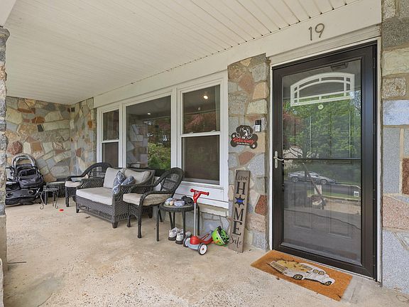 3rd image of 19 Madison Rd
