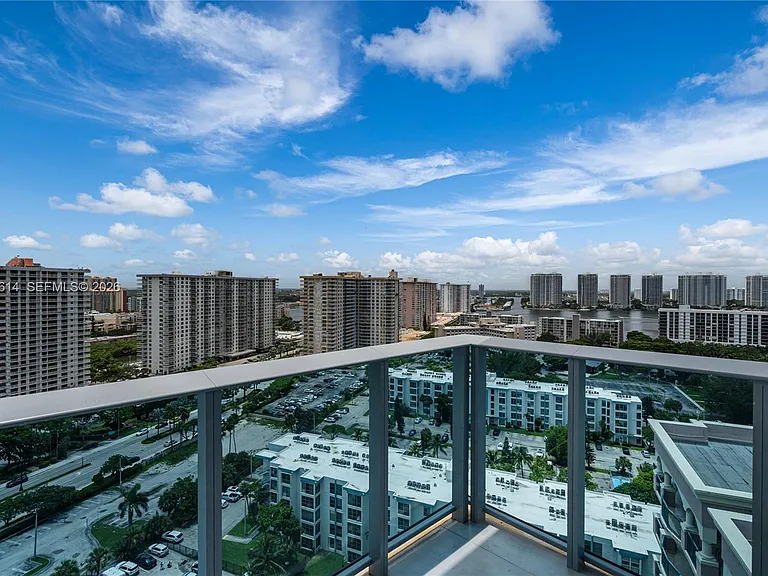 17550 Collins Ave #Penthouse 1 — Photo 17