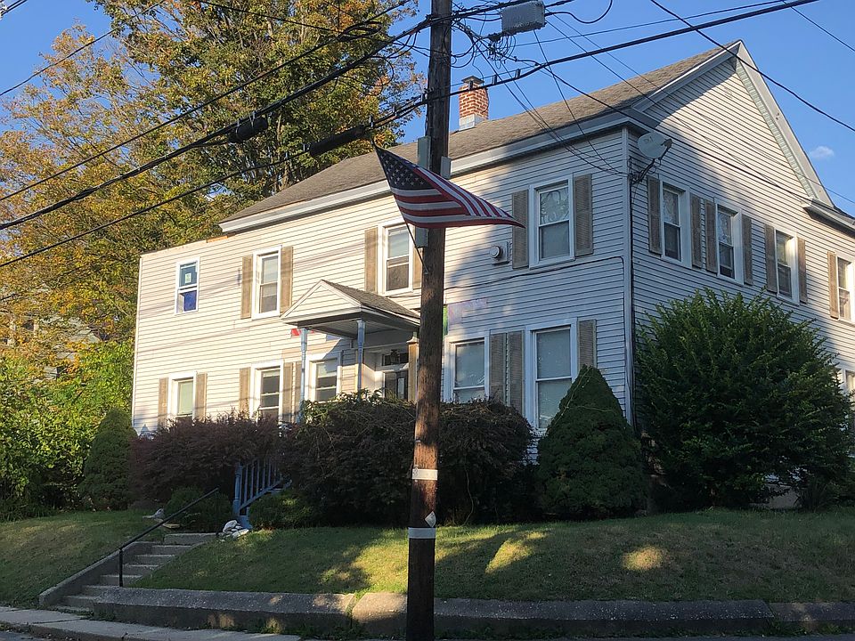 1st image of 128 Pleasant St APT 2