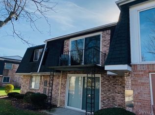 114 Foxberry Dr #B, Getzville, NY 14068