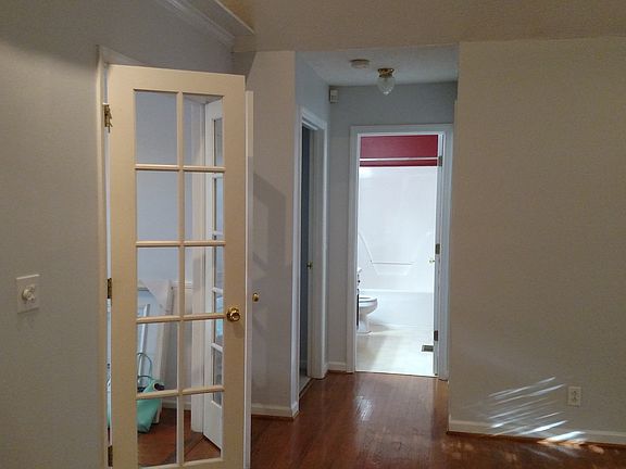 living into 2nd bath