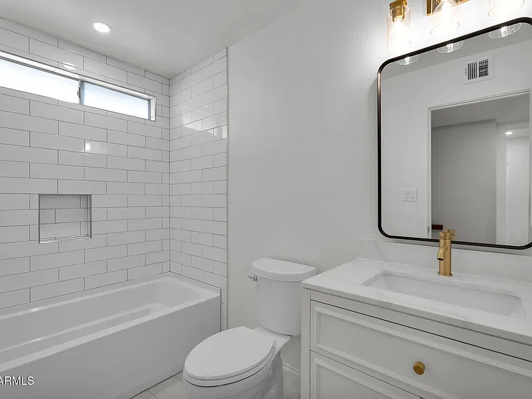 2542 W Nopal Ave — Photo 37