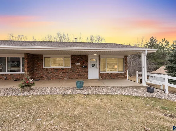 823 E Center St, Madison, SD 57042