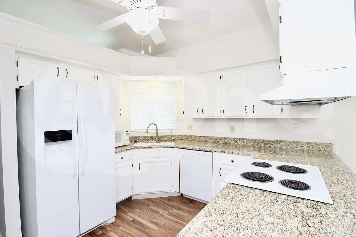 3 bed, 2.0 bath, 1336 sqft, $2,199 — Photo 2