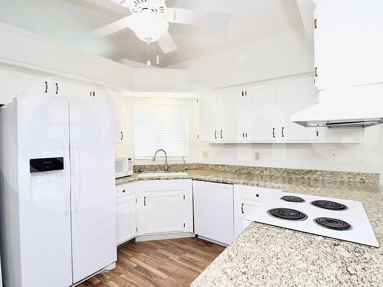 3453 N Seneca Ct — Photo 2