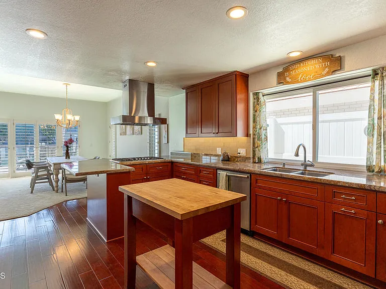 2411 Monaco Dr — Photo 12