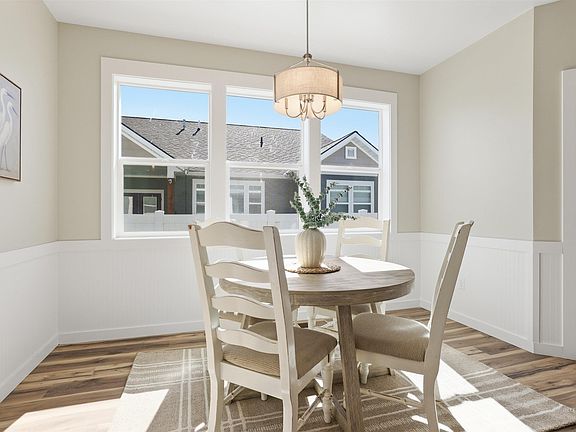 4th image of 1012 Lincoln Cir
