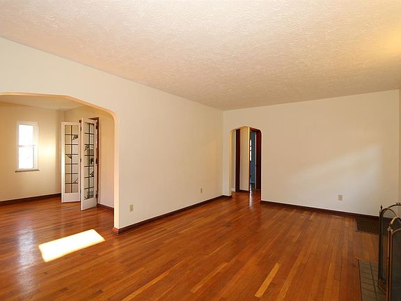 2nd image of 2836 Lawndale Ave