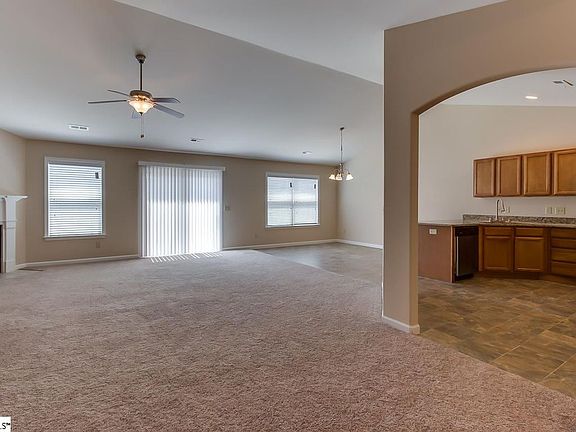 5th image of 15 Dunsborough Dr