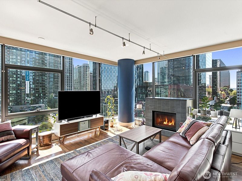 3rd image of 820 Blanchard Street #1007