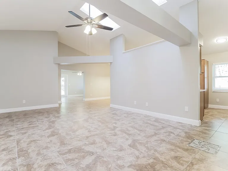 1001 Manigan Ave — Photo 3