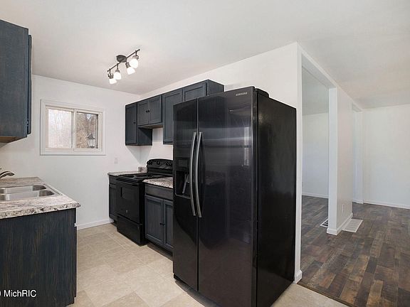 4th image of 125 Pinetree Ln