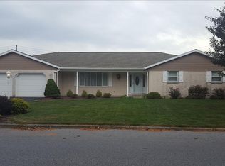 1926 Belleview Dr, Whitehall, PA 18052