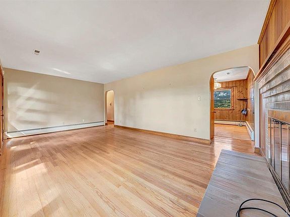 5th image of 3612 Parkwood Dr