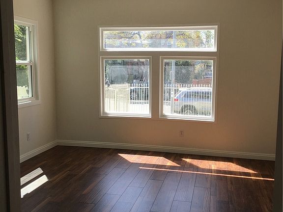 5th image of 2710 Raymond Ave